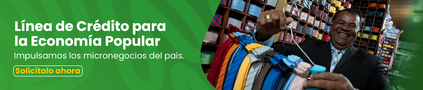 Señor vendiendo ropa