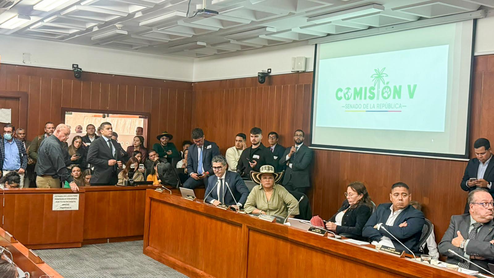 Banco Agrario presente en la Comisión V del Senado