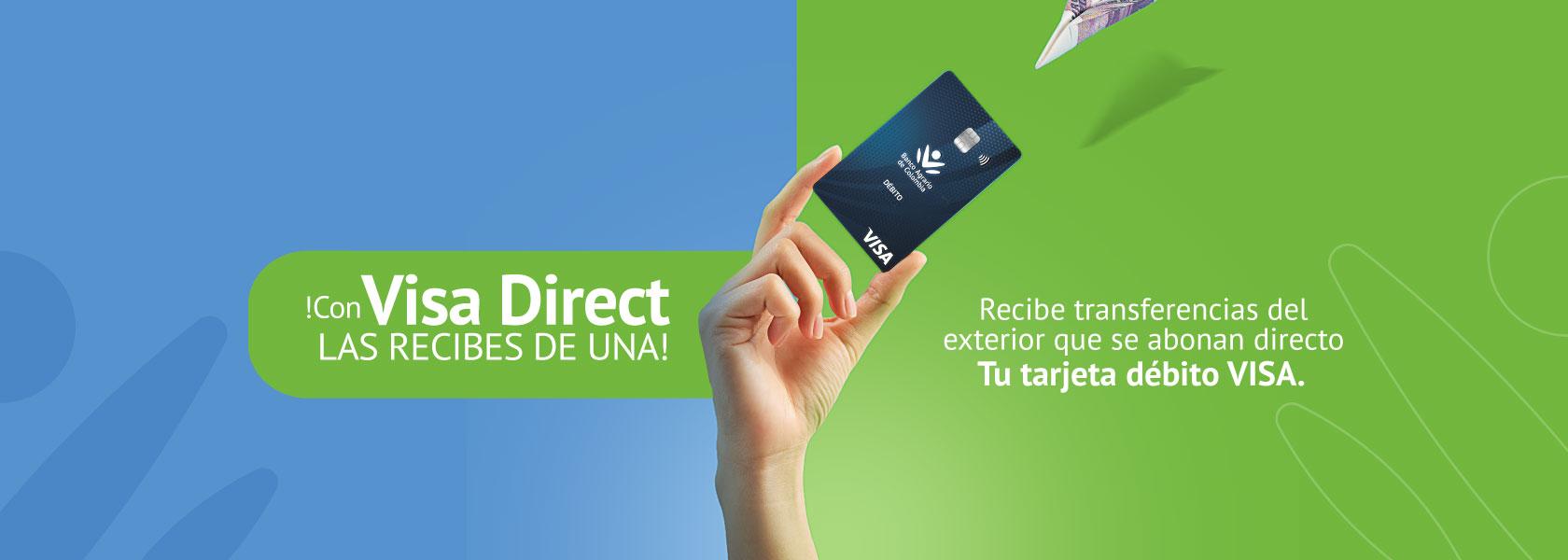 Persona con tarjeta en la mano