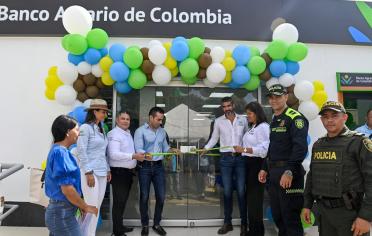 La aperura de la oficina contó con la presencia del alcalde de Purísima