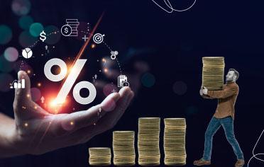 imagen de persona alzando dinero
