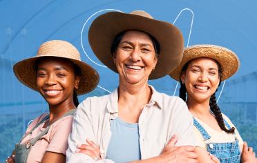 tres mujeres sonrientes 